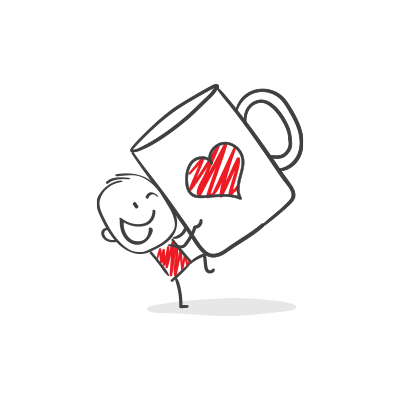 Emoji- fröhlicher Junge hat eine Tasse mit einem Herzmuster-Haushalt bei Möbel AS